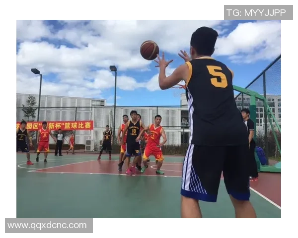 赛后分析:上海篮球队与深圳篮球队的表现与状态对比探讨 赛后分析:上海篮球队与深圳篮球队的表现与状态对比探讨