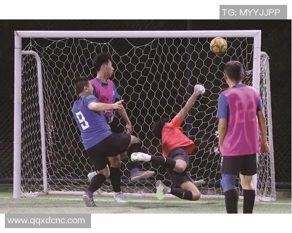 足球明星女性形象展现她们在绿茵场上的风采与魅力 足球明星女性形象展现她们在绿茵场上的风采与魅力